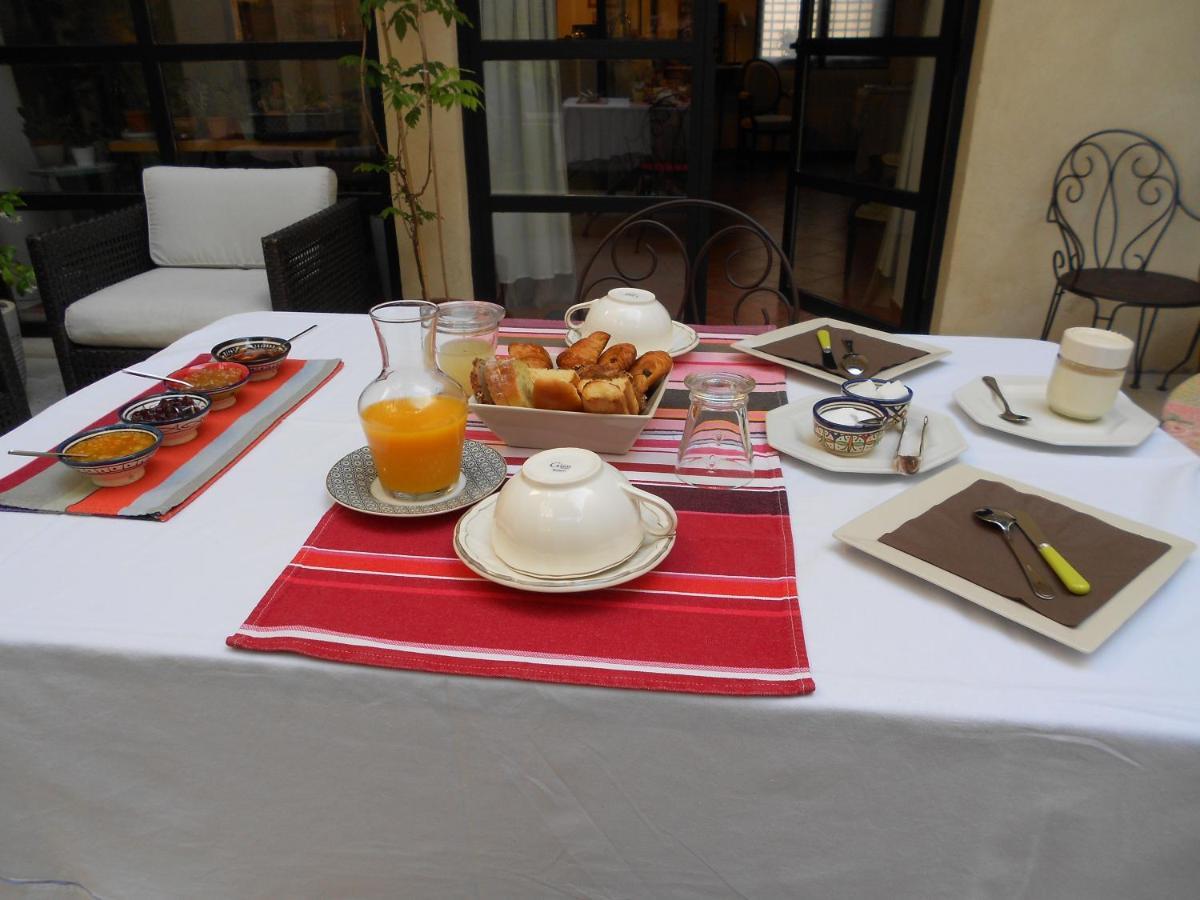 Sous Le Neflier Bed & Breakfast Nîmes Dış mekan fotoğraf