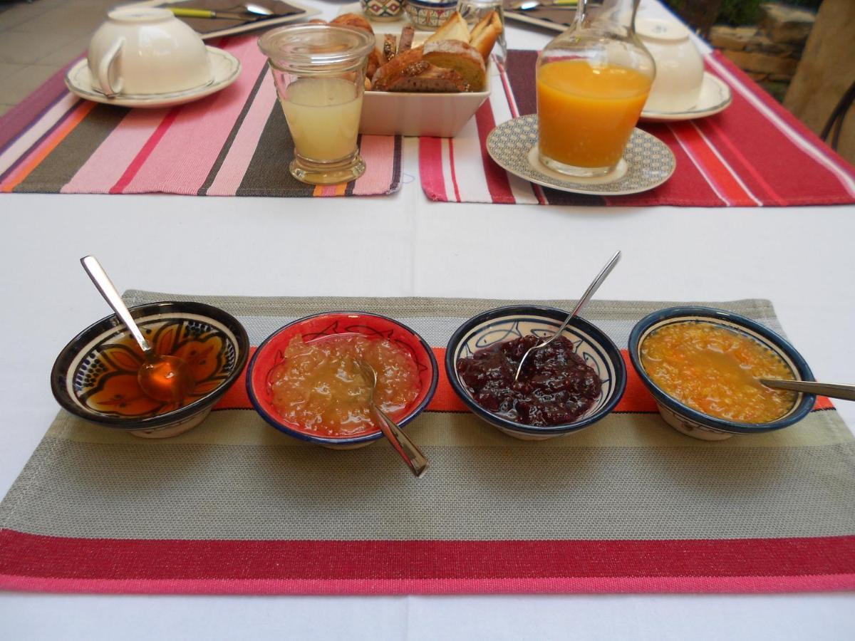 Sous Le Neflier Bed & Breakfast Nîmes Dış mekan fotoğraf