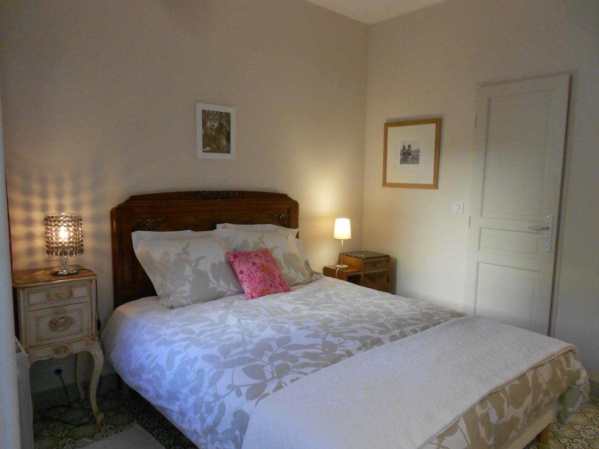 Sous Le Neflier Bed & Breakfast Nîmes Dış mekan fotoğraf