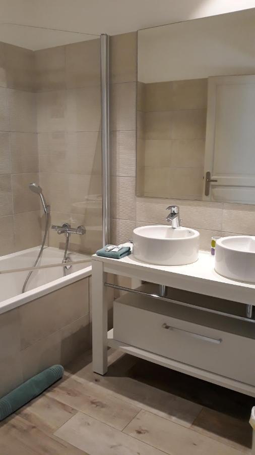 Sous Le Neflier Bed & Breakfast Nîmes Dış mekan fotoğraf