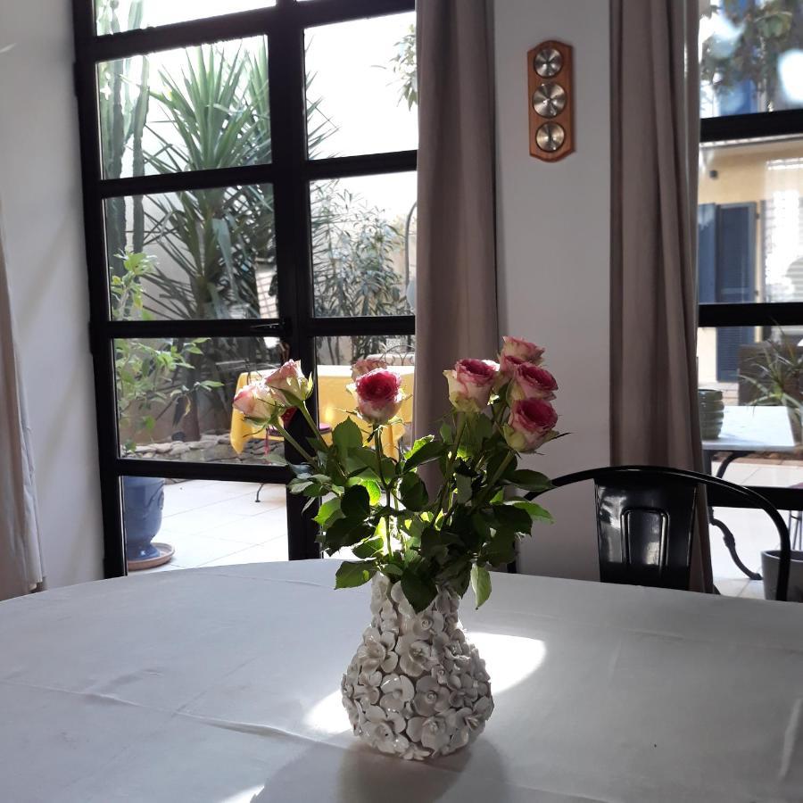 Sous Le Neflier Bed & Breakfast Nîmes Dış mekan fotoğraf