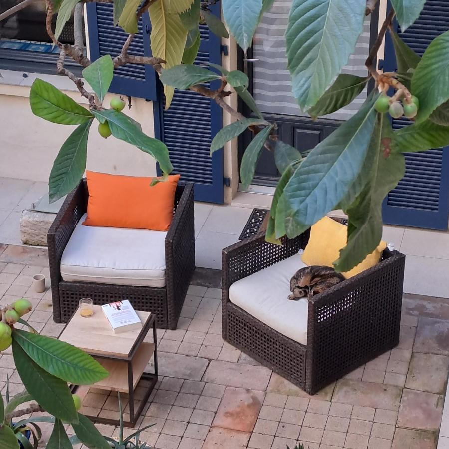 Sous Le Neflier Bed & Breakfast Nîmes Dış mekan fotoğraf